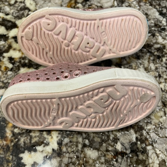 Native Jefferson Bling Shoes in pink size C5 - Picture 3 of 3